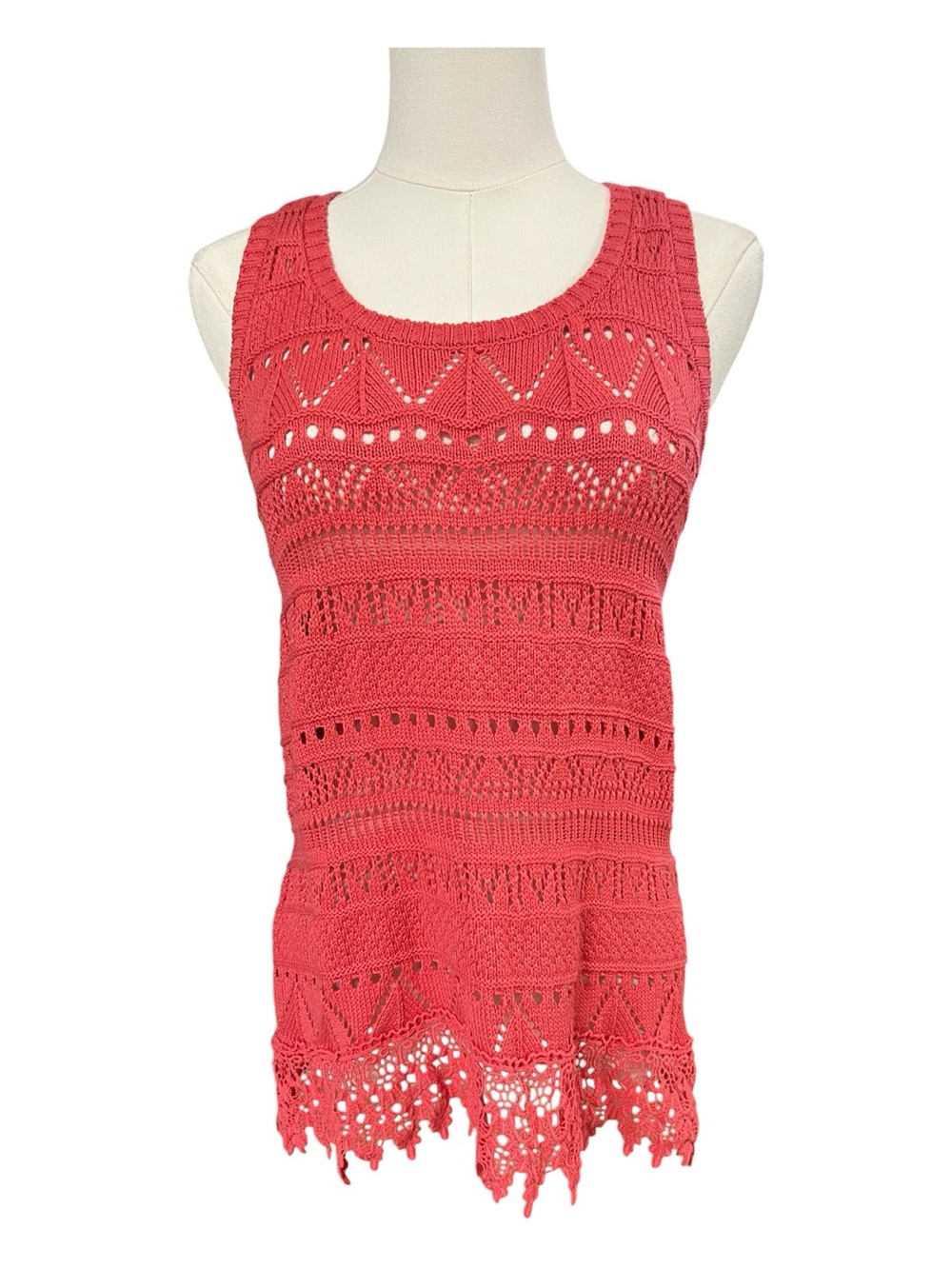 EUC Jolt Coral Textured Knit Lace Hem Top | Size M